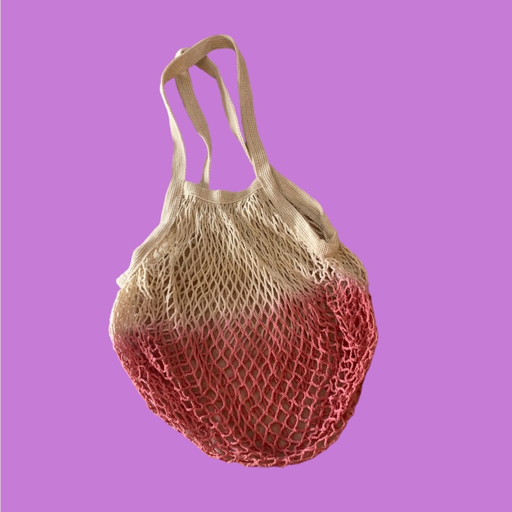 Mesh bag
One size
Perfect for a fruit bag, purse, or for the farmers market!